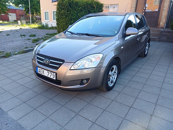 Kia Ceed 2 of 5
