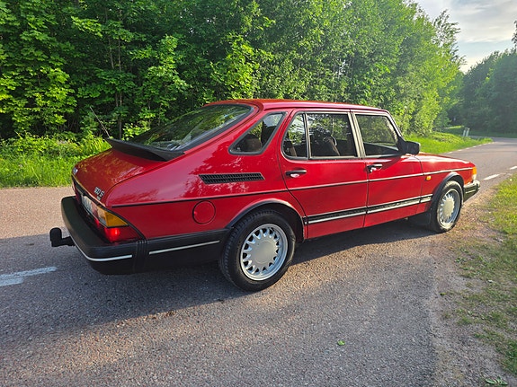 Saab 900 4 of 5