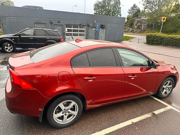 Volvo S60 3 of 5