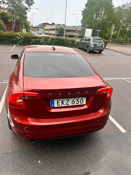 Volvo S60 4 of 5