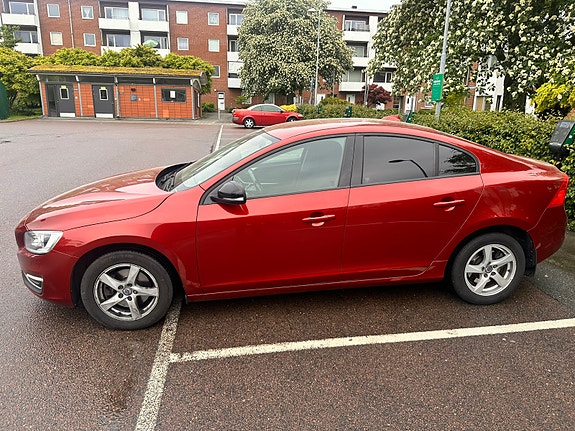 Volvo S60 2 of 5