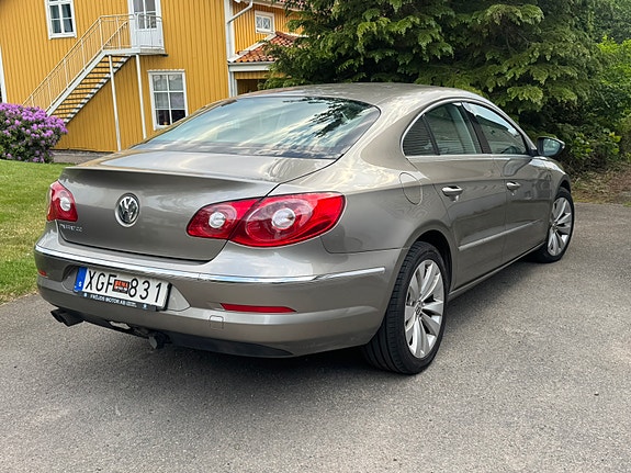 Volkswagen Passat CC 2 of 5