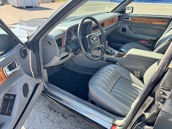 Jaguar XJ40 5 of 15
