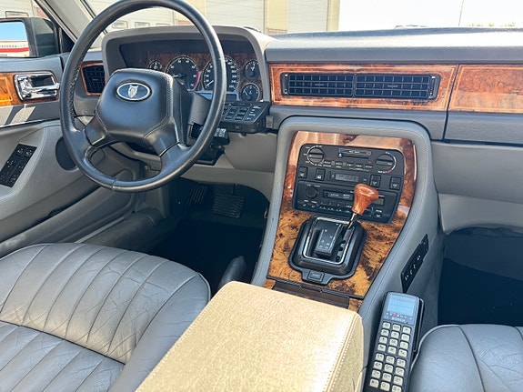 Jaguar XJ40 8 of 15
