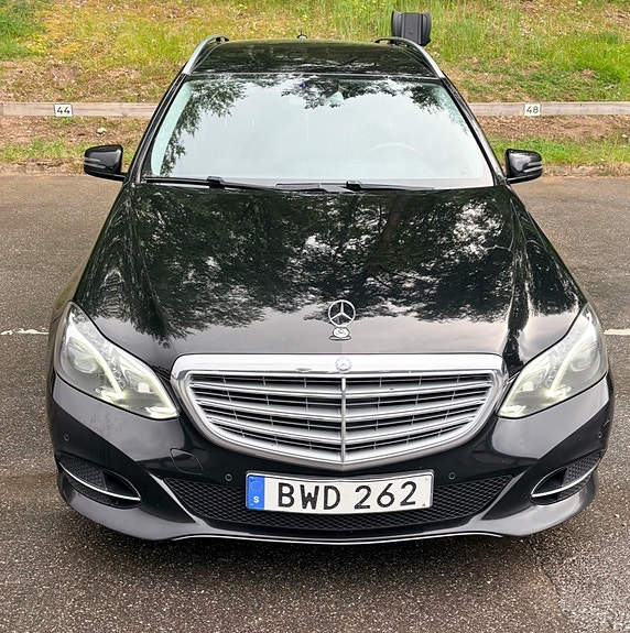 Mercedes-Benz E220 4 of 5
