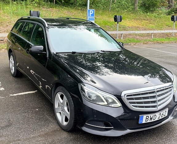 Mercedes-Benz E220 3 of 5