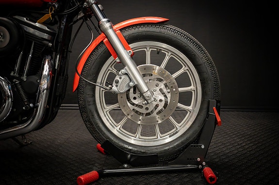 Harley-Davidson Sportster 883R (XL883R) 4 of 5