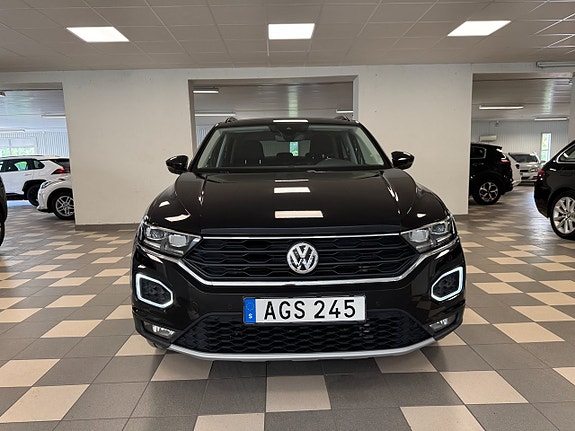 Volkswagen T-Roc 2 of 5