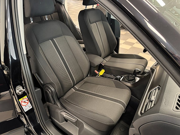 Volkswagen T-Roc 21 of 25