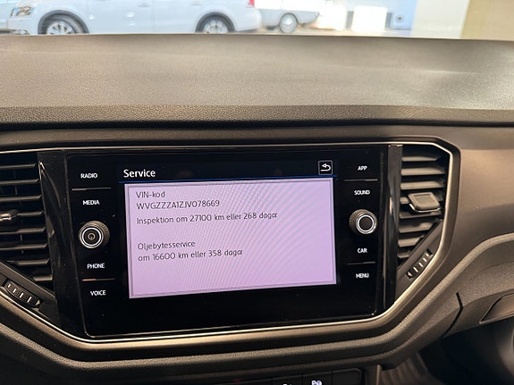 Volkswagen T-Roc 17 of 25