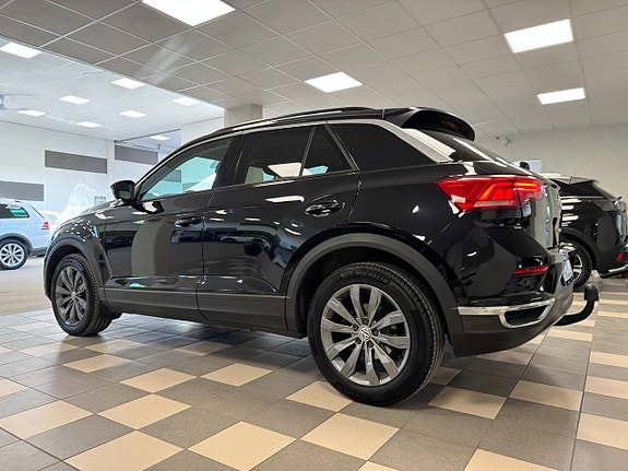 Volkswagen T-Roc 4 of 5