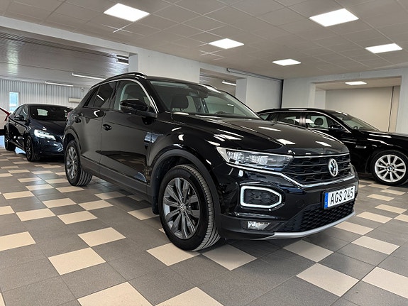 Volkswagen T-Roc 3 of 5