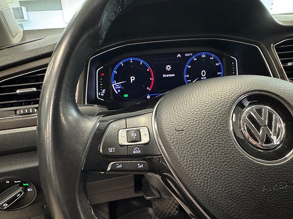 Volkswagen T-Roc 13 of 25