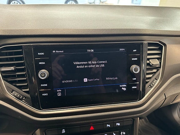 Volkswagen T-Roc 14 of 25