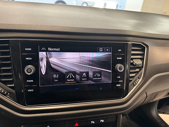 Volkswagen T-Roc 11 of 25