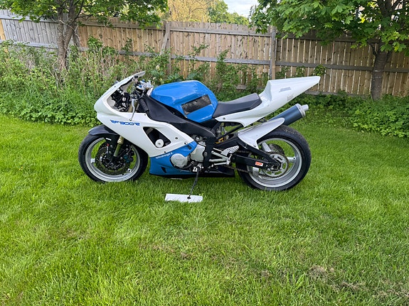 Yamaha R1 2 of 5