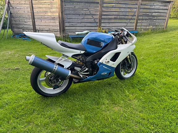 Yamaha R1 5 of 5
