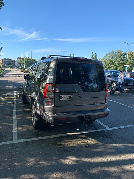 Land Rover Discovery 4 2 of 3