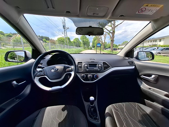 Kia Picanto 3 of 5