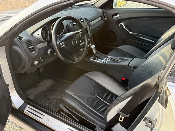 Mercedes-Benz SLK200 4 of 5