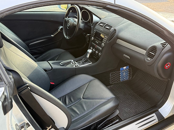 Mercedes-Benz SLK200 5 of 5