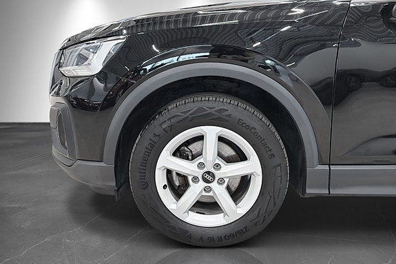 Audi Q2 2 of 5