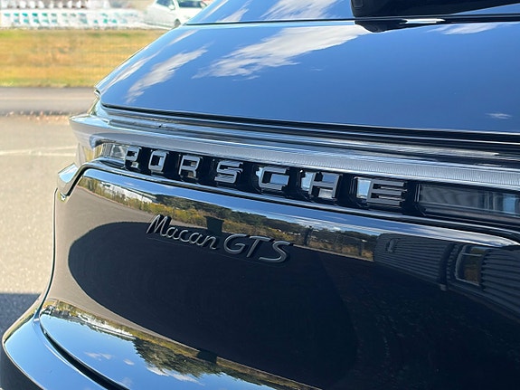 Porsche Macan GTS 4 of 30