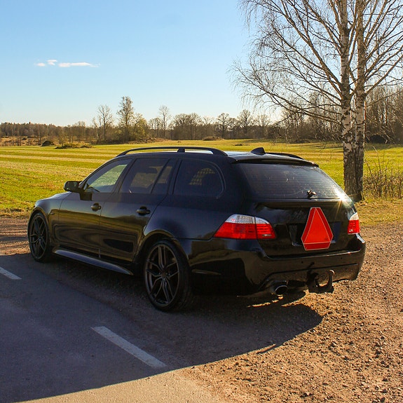 BMW 520d 3 of 5