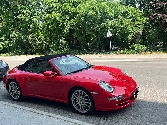 Porsche 911 Carrera 4S 4 of 5