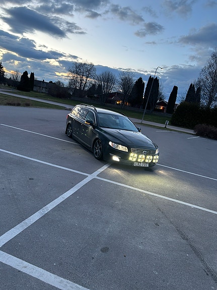 Volvo V70 11 of 17
