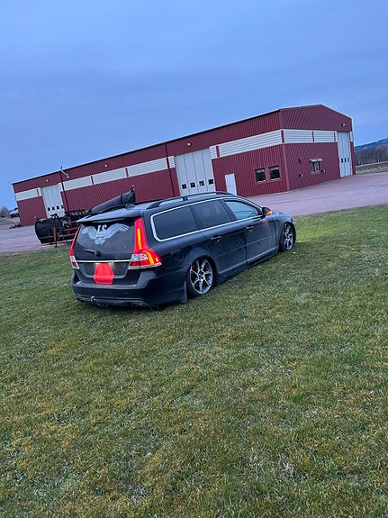 Volvo V70 2 of 17