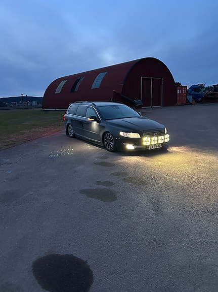 Volvo V70 7 of 17