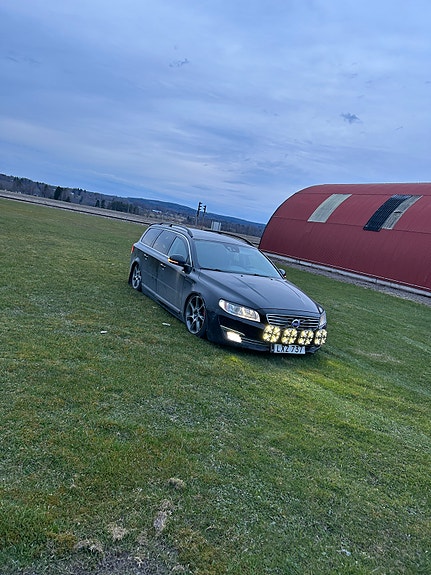 Volvo V70 4 of 17