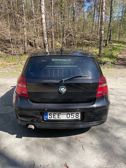 BMW 118d 4 of 5