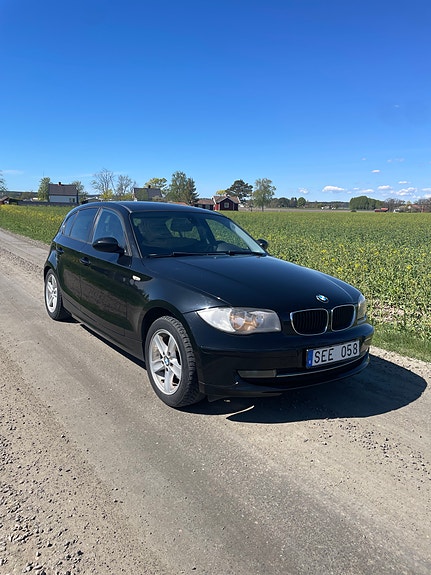 BMW 118d 2 of 5