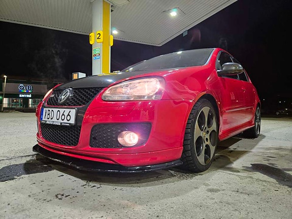 Volkswagen Golf V 2 of 5