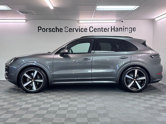 Porsche Cayenne 5 of 5