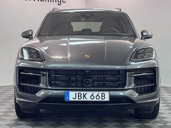 Porsche Cayenne 3 of 5