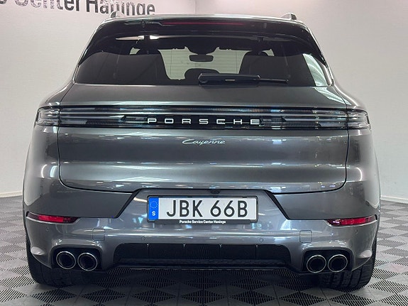 Porsche Cayenne 2 of 5
