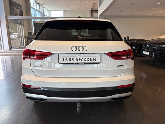 Audi Q3 4 of 5