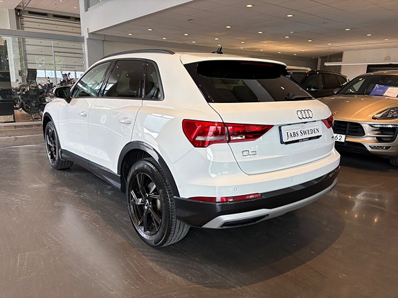 Audi Q3 3 of 5