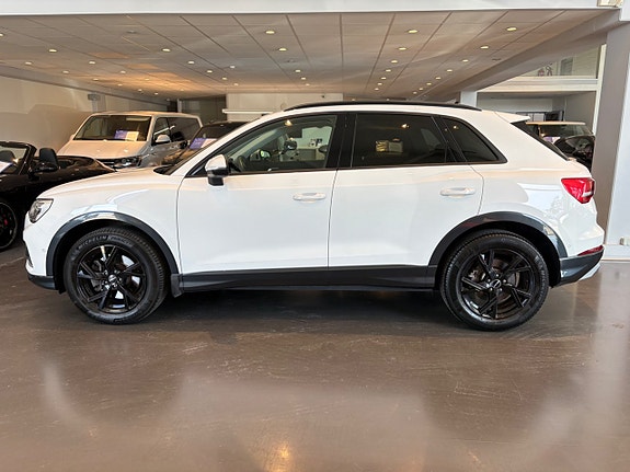 Audi Q3 2 of 5