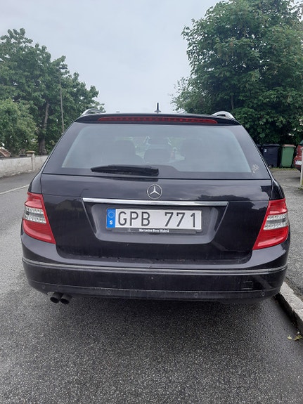 Mercedes-Benz C180 4 of 5