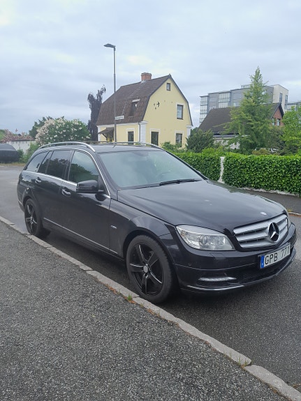 Mercedes-Benz C180 2 of 5
