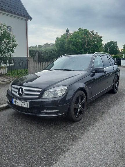 Mercedes-Benz C180 3 of 5