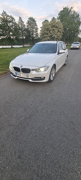 BMW 320d 2 of 4