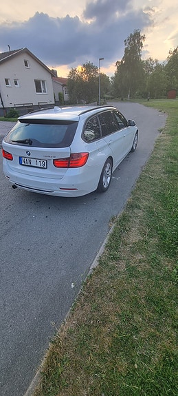 BMW 320d 3 of 4