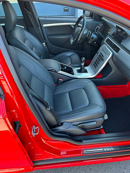 Volvo V70 9 of 30