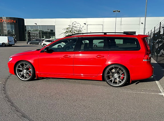 Volvo V70 2 of 30