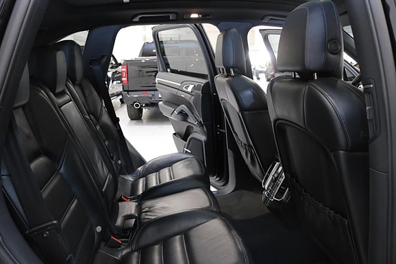 Porsche Cayenne S 19 of 30